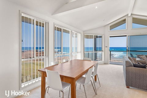Absolute Waterfront @ Anna Bay - Accommodation 4U 3