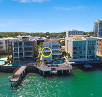 Absolute Waterfront On The Pumicestone Passage - Accommodation 4U
