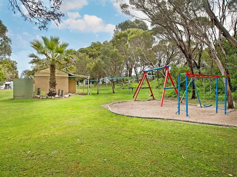 Acclaim Pine Grove Holiday Park - Accommodation 4U 3