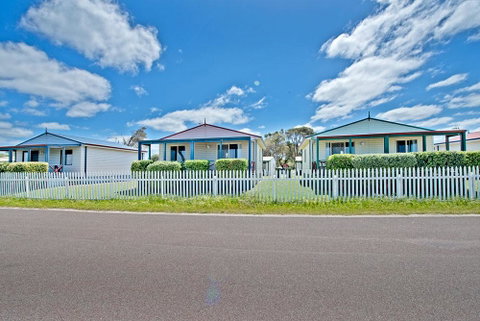 Acclaim Rose Gardens Beachside Holiday Park - Accommodation 4U 1