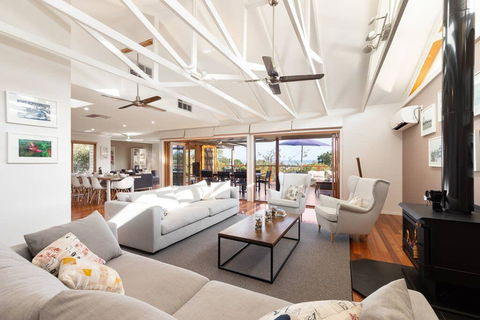 Acqua Vista - Water View, Fireplace, Walk To Beach - Accommodation 4U 0