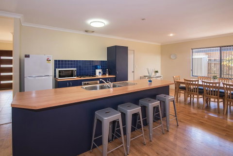 Acrosstheway - Accommodation 4U 1