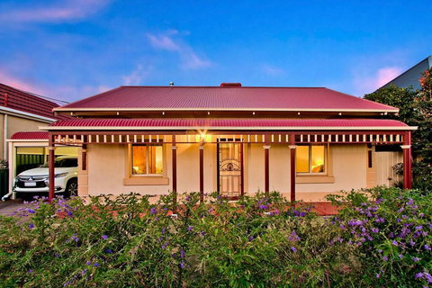 Adelaide 4 Bedroom House With Pool - Accommodation 4U 1