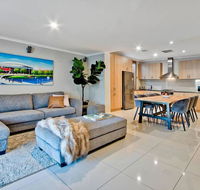 Adelaide 4 Bedroom House with Pool - Accommodation 4U