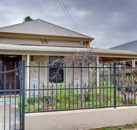 Adelaide close CBD Large Private Studio Apartment in St Peters - Accommodation 4U
