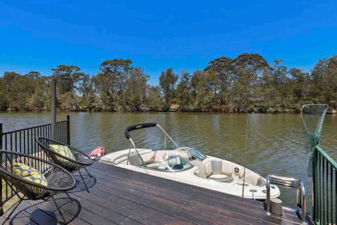 DOCK 08 Riverside Entertainer Pets Welcome - Accommodation 4U 0
