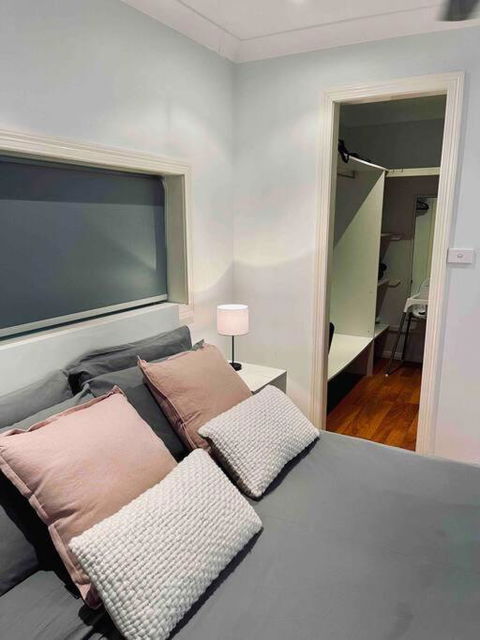 DOCK 08 Riverside Entertainer Pets Welcome - Accommodation 4U 3