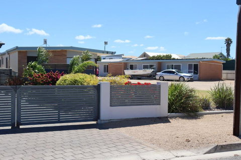 Edithburgh Foreshore Apartments - Accommodation 4U 0