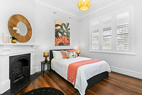 EDW19 - Stylish 2-Bed, 2-Bath Townhose In Drummoyne - Accommodation 4U 4