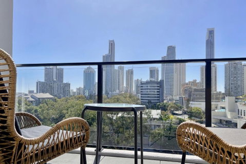 E.S. Surfers Paradise - Accommodation 4U 4