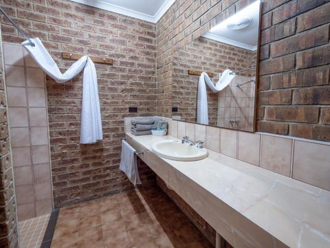 Eildon Parkview Motor Inn Room 9 - Accommodation 4U 4