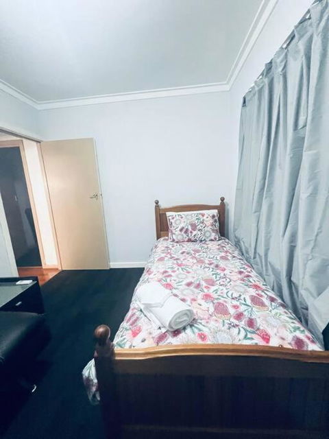 Elegant And Spacious Home + Gym - Accommodation 4U 1