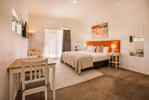EM Apartments - Accommodation 4U 3