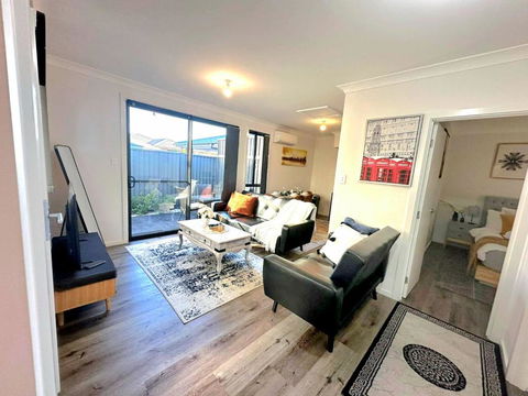 Entire 2br, Hideaway - Accommodation 4U 0