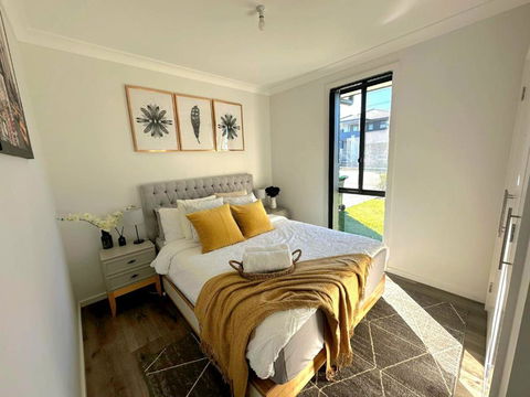 Entire 2br, Hideaway - Accommodation 4U 1