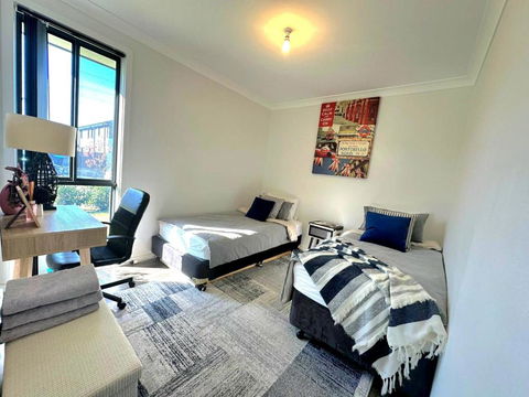 Entire 2br, Hideaway - Accommodation 4U 2
