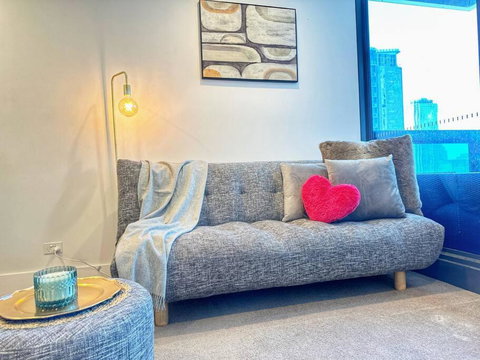 ES2410-2Bed 2Bath Vision Apt With Balcony, Pool & Gym - Accommodation 4U 1