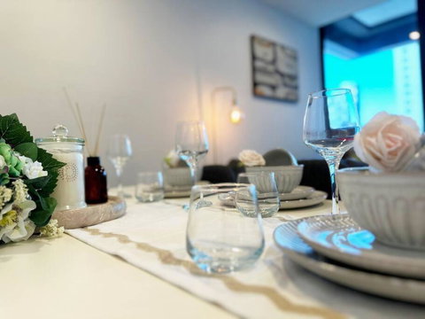 ES2410-2Bed 2Bath Vision Apt With Balcony, Pool & Gym - Accommodation 4U 3