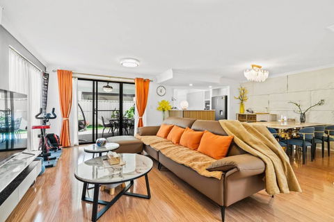 Equitice Autumn Moonlight Villa - Accommodation 4U 0