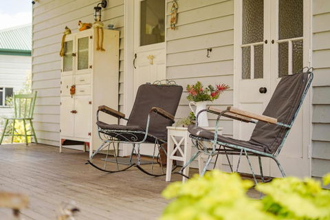 Entire Boutique Home - The Rustic Cottage - Canungra - Accommodation 4U 1