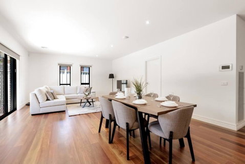 Family Oasis Walking Distance To Chadstone SC - Accommodation 4U 0