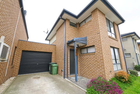 Fawkner Modern 3BR House Netflix WiFi Parking - Accommodation 4U 0