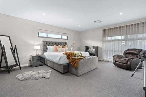 Family Vacation Escapade Shops Beach And Sun Await - Accommodation 4U 4
