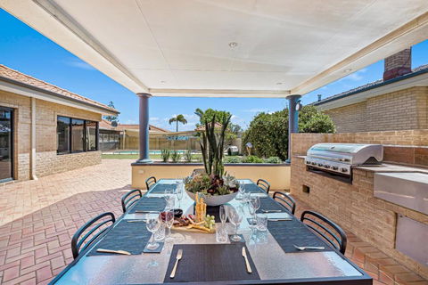 Fun In The Sun Pool Bliss & Ocean Views - Accommodation 4U 1