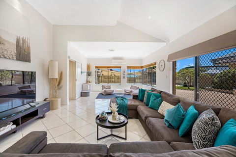 Fun In The Sun Pool Bliss & Ocean Views - Accommodation 4U 0