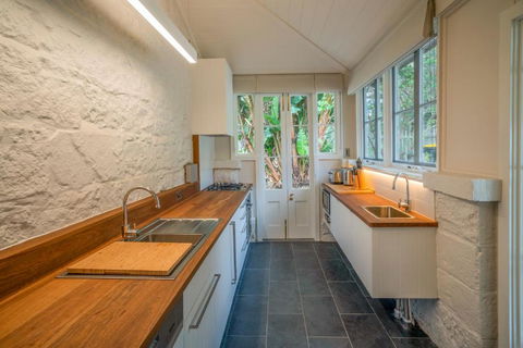 Gardeners Cottage - Accommodation 4U 1