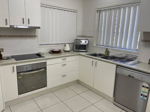 Georgina Townhouse - Accommodation 4U 2