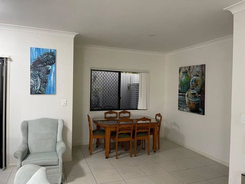 Georgina Townhouse - Accommodation 4U 3