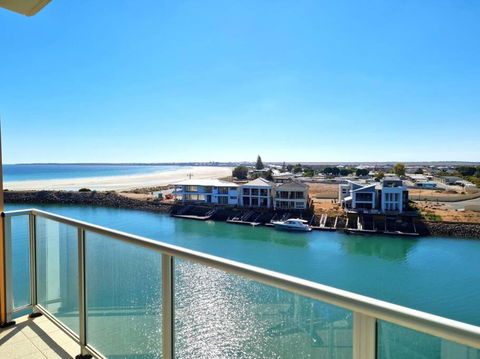 Glam Apartment 21 - Accommodation 4U 0