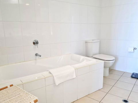 Glam Apartment 21 - Accommodation 4U 4