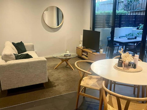 Glen Iris Gem - Modern Apartment With Car Park - Accommodation 4U 3