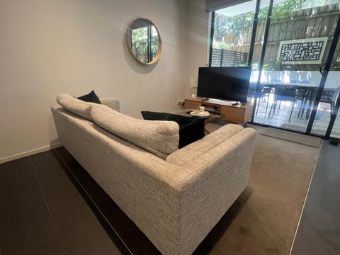 Glen Iris Gem - Modern Apartment With Car Park - Accommodation 4U 2
