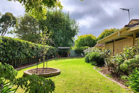Hahndorf Home, Walk To Main St, Sleeps 8 - Accommodation 4U 3