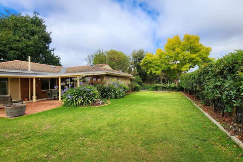 Hahndorf Home, Walk To Main St, Sleeps 8 - Accommodation 4U 2