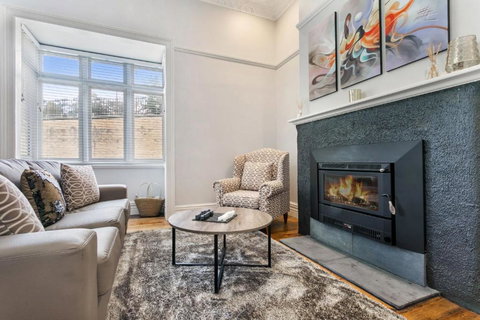 Hailsham House - Accommodation 4U 2