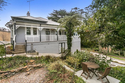 Hailsham House - Accommodation 4U 0