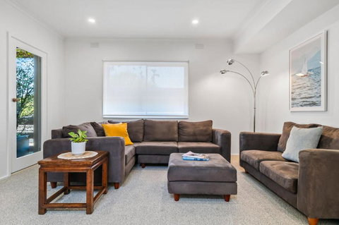 Hampton Vintage Soul With Pool - Accommodation 4U 2