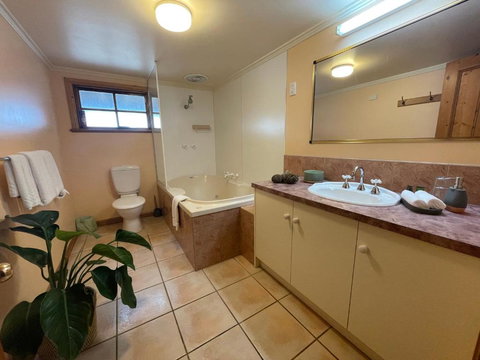 Hanlon Guest House - Accommodation 4U 2