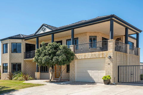 Happy Daze - Accommodation 4U 0