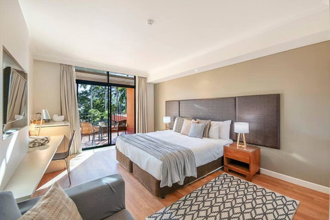 Harbourfront Resort - King Studio With Balcony & Pool - Accommodation 4U 0