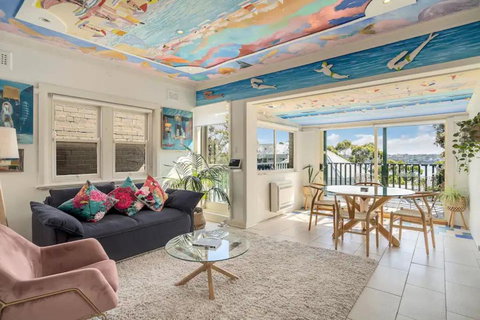 Harbourside Pad With Waterfront Views - Accommodation 4U 0