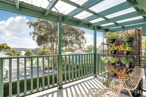Harbourside Pad With Waterfront Views - Accommodation 4U 1