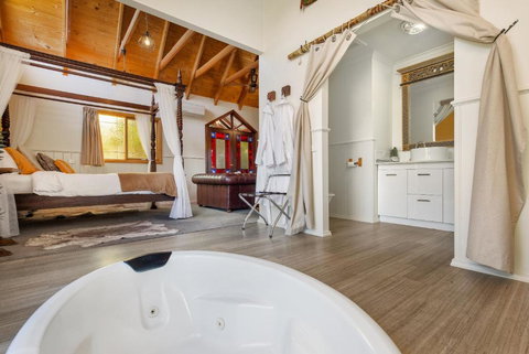 Harem Cottage Gembrook - Spa Bath & Wood Fireplace - Accommodation 4U 2
