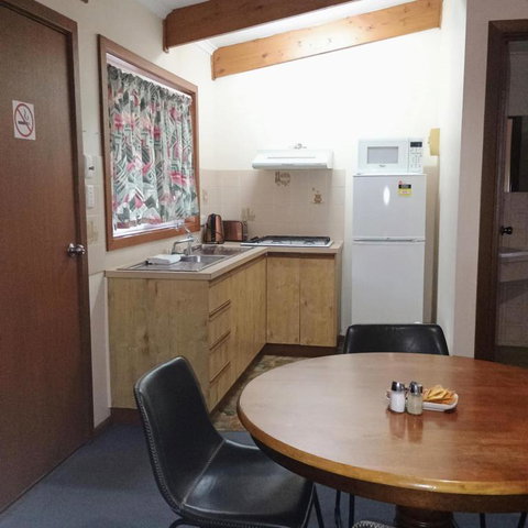 Hawker Holiday Cabins - Accommodation 4U 0