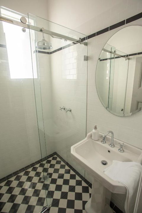 Helensburgh Hotel - Accommodation 4U 1