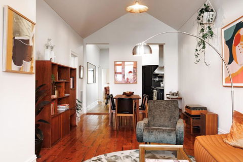 Henry Home - Accommodation 4U 1